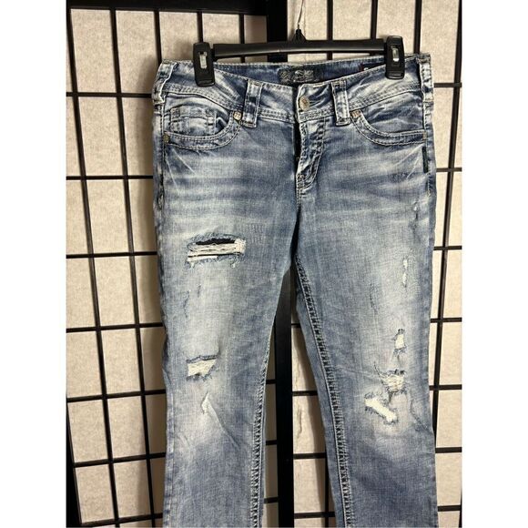 Silver Jeans Co Suki Mid Capri Distressed Light Wash Blue Jeans - Picture 3 of 8